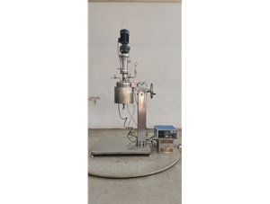 5L不銹鋼電加熱手動升降翻轉(zhuǎn)實(shí)驗(yàn)釜已完工發(fā)往大連